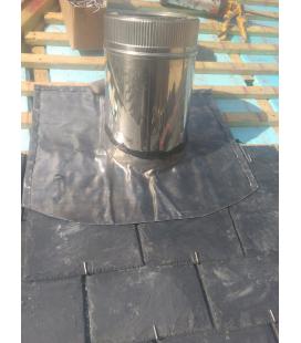Plomo en chimenea cubierta de pizarra